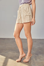 Load image into Gallery viewer, Shirred Loose Fitting Shorts
