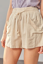 Load image into Gallery viewer, Shirred Loose Fitting Shorts
