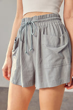 Load image into Gallery viewer, Shirred Loose Fitting Shorts
