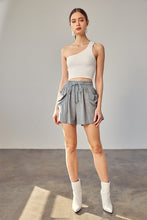 Load image into Gallery viewer, Shirred Loose Fitting Shorts
